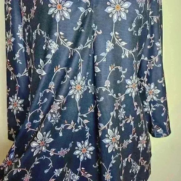 Valolia womens floral button up long sleeve blouse size medium - Picture 3 of 8